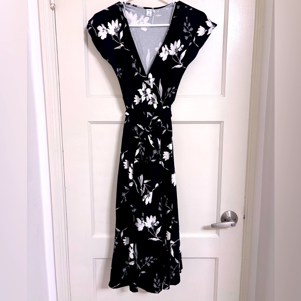 Old Navy Floral Wrap Dress New with Tags